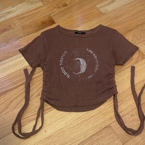Side tie brown graphic tee shirt